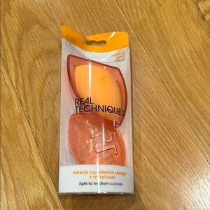 Real Techniques Miracle Complexion Sponge with Travel Case - Orange